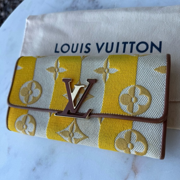 SOLD Louis Vuitton Canvas Capucines Wallet - Picture 4 of 16